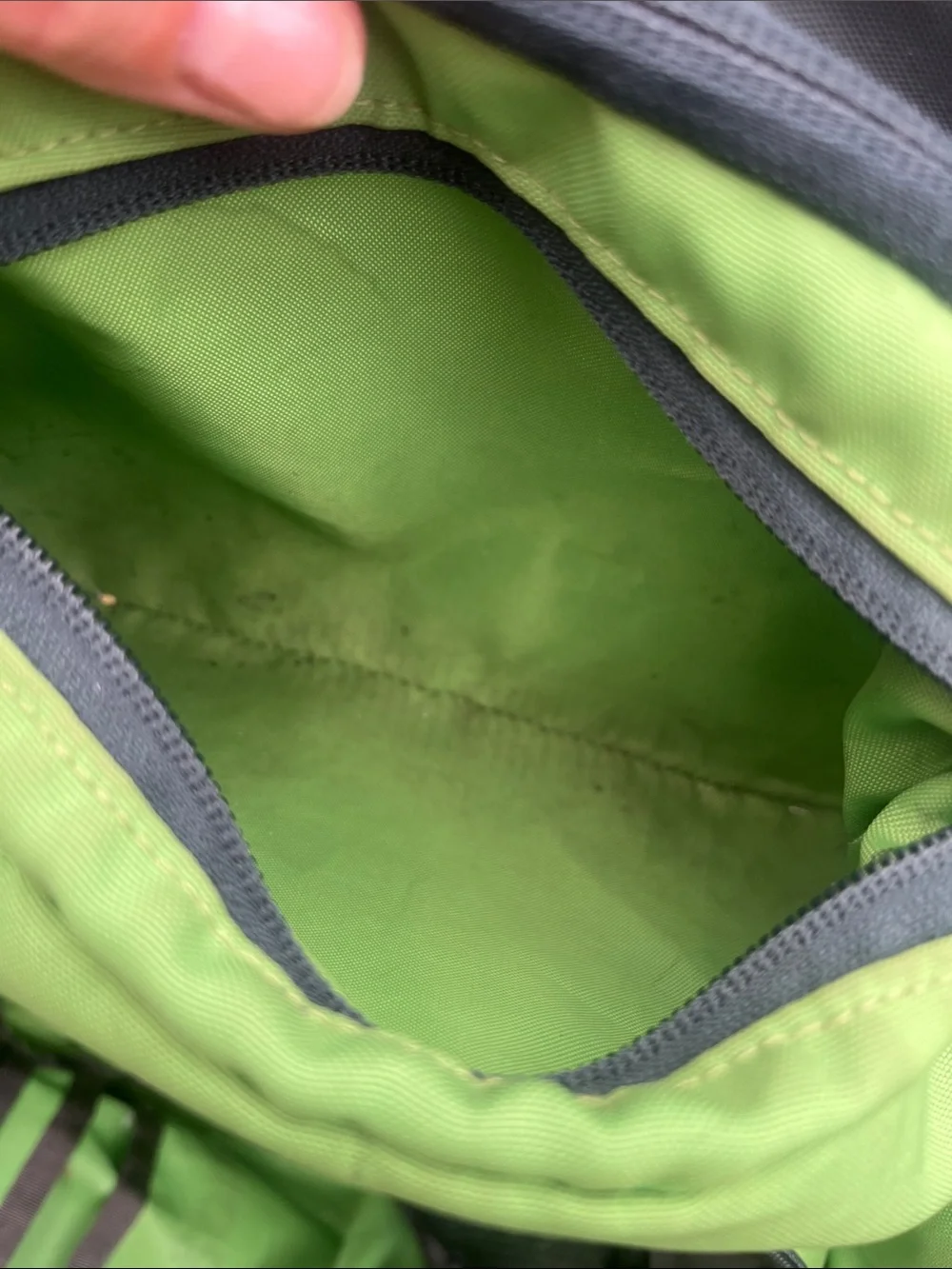 Patagonia Chacabuco 32L Bright Green & Dark Gray Backpack Daypack Travel Bag